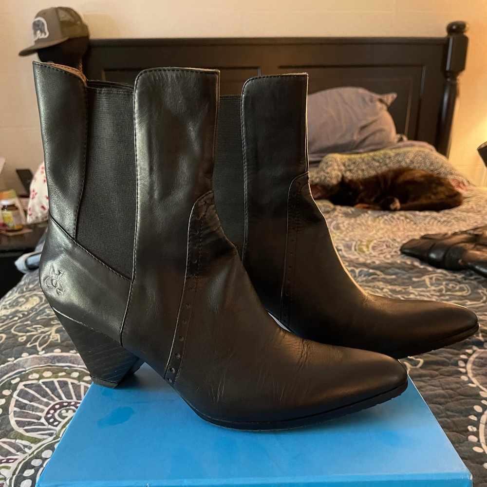 Fluevog Purpose Intent Boots EUC